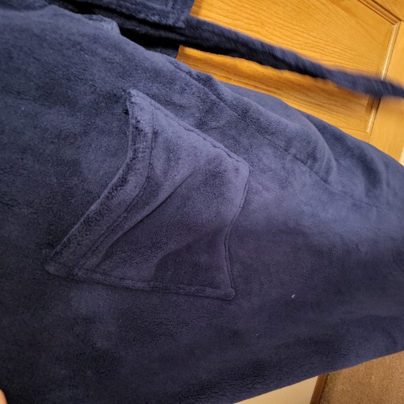 Plush Bath Robe - Picture 3 of 6